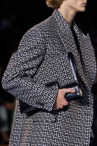 Look 64